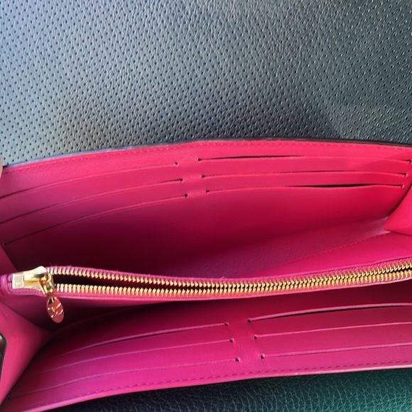 Louis Vuitton Capucines Wallet - Picture 6 of 12